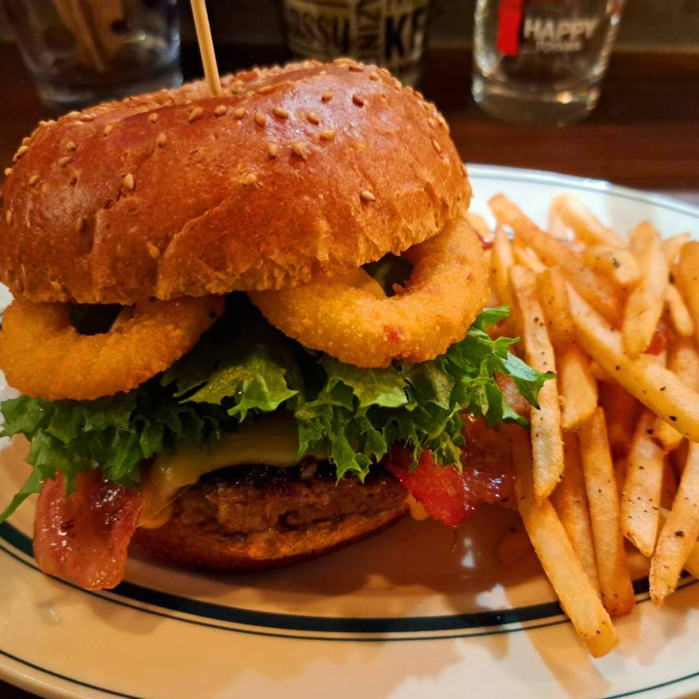 【ブログ】蒼穹館から徒歩5分　ハンバーガーショップ「ファンタイム」
