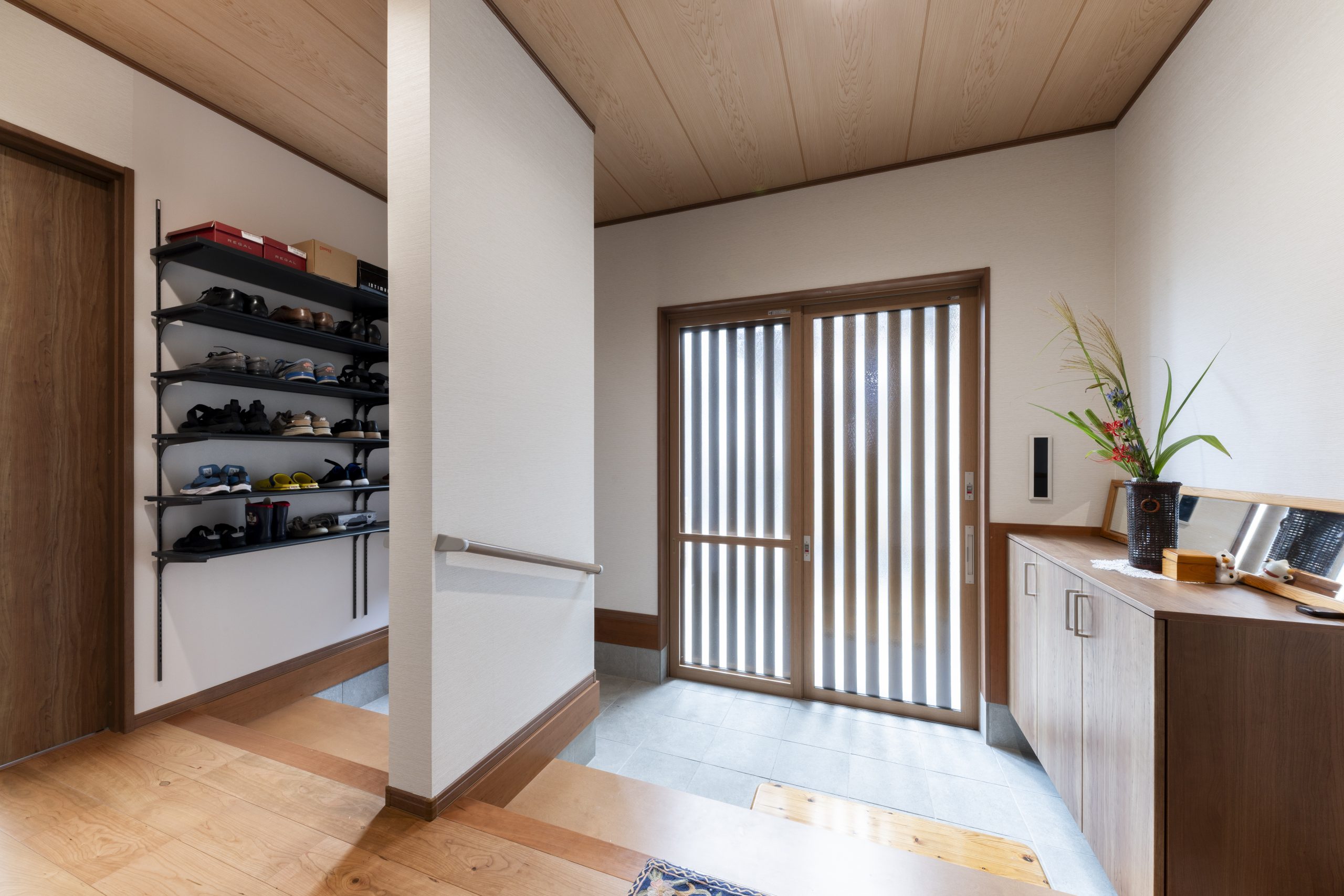 2WAYで収納充実玄関