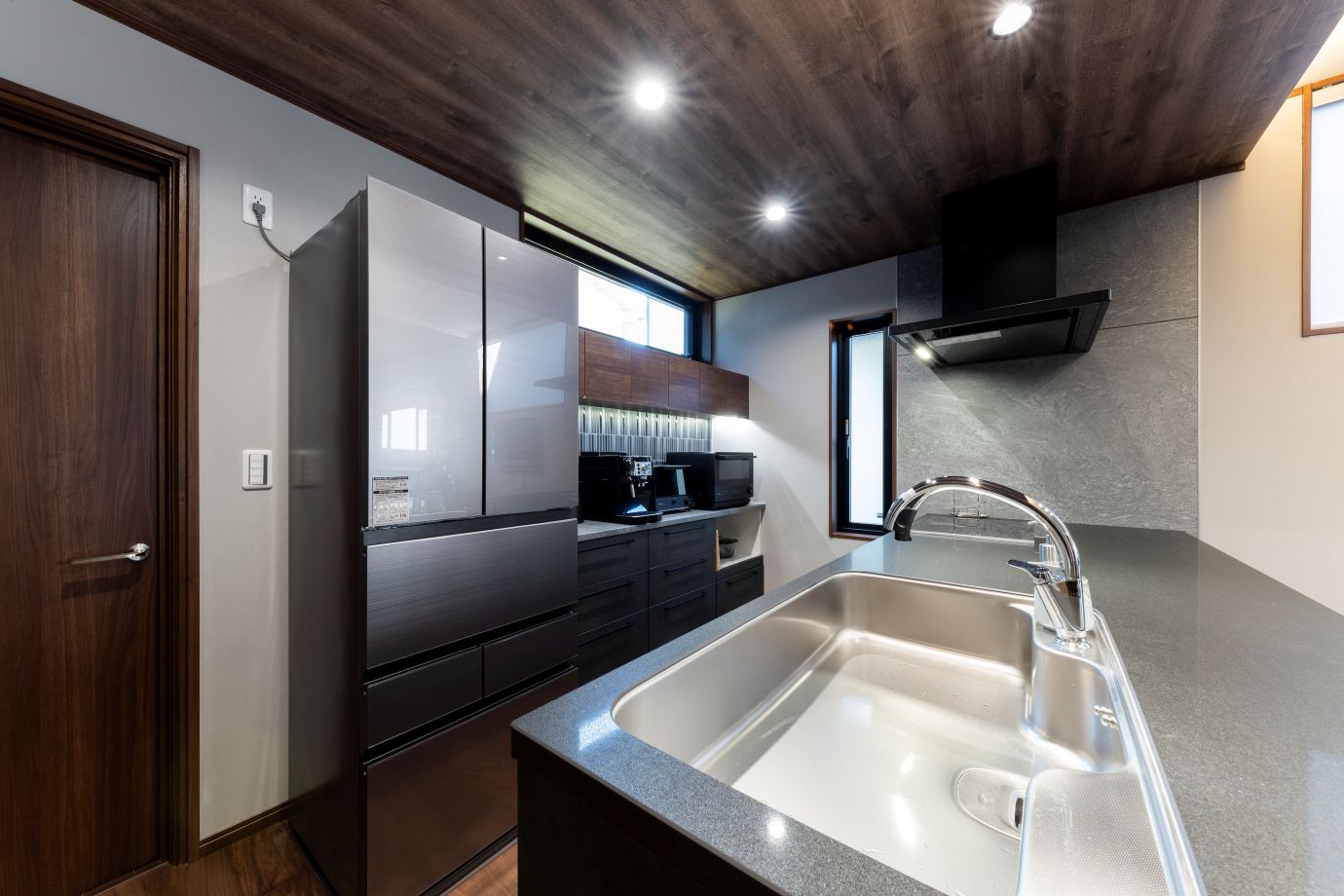 壁付けキッチン→オープンキッチン