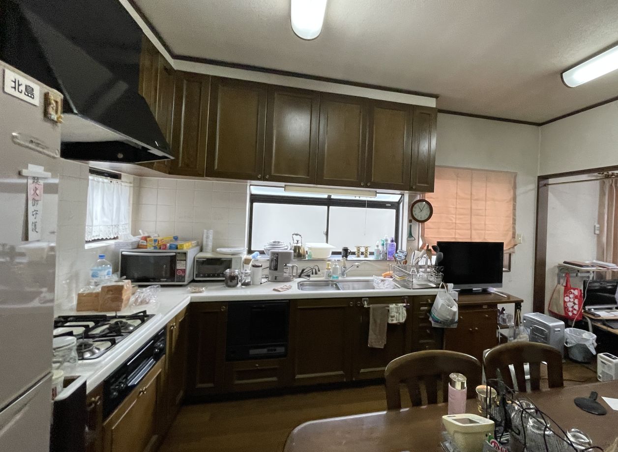 壁付けキッチン→オープンキッチン