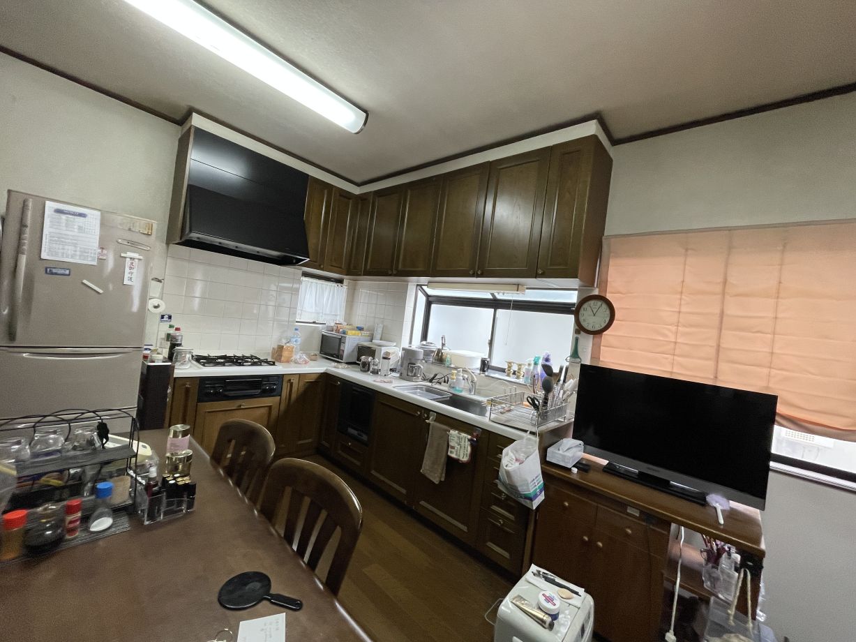 壁付けキッチン→オープンキッチン